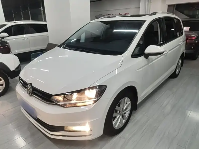 Volkswagen Touran, 2018 — фото 1