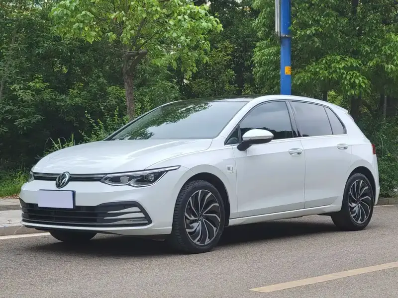 Volkswagen Golf, 2023