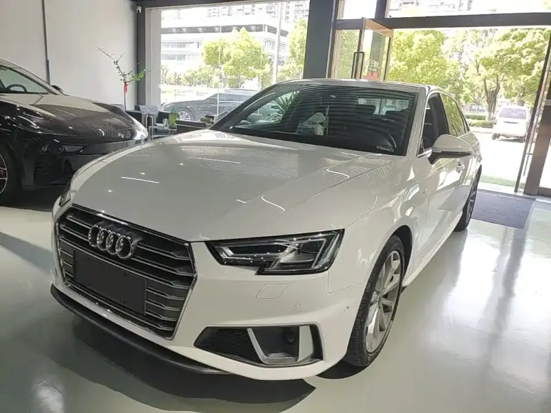 Audi A4L, 2019 — фото 1