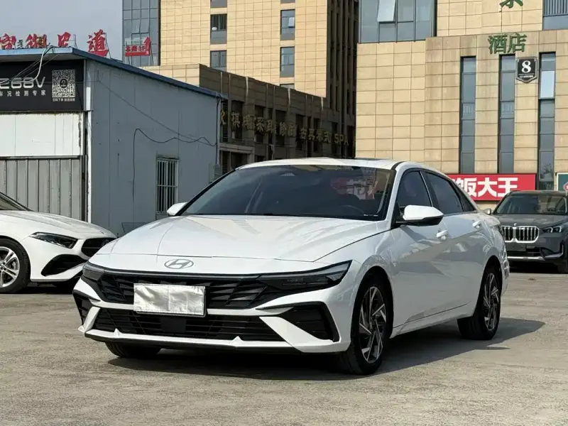 Hyundai Elantra, 2023 — фото 1