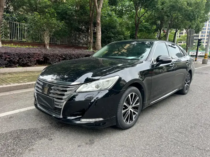 Toyota Crown, 2019 — фото 1