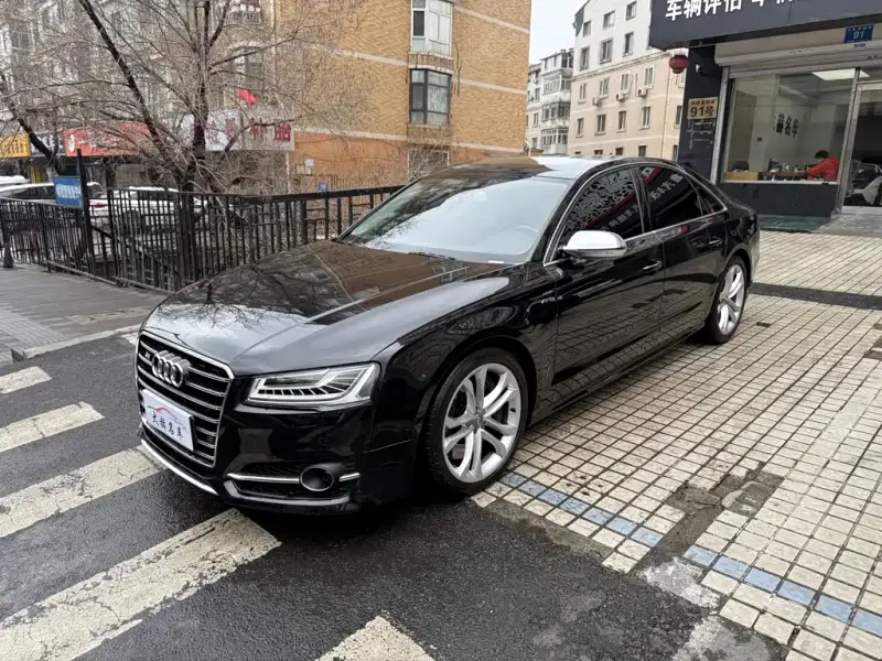 Audi S8, 2013
