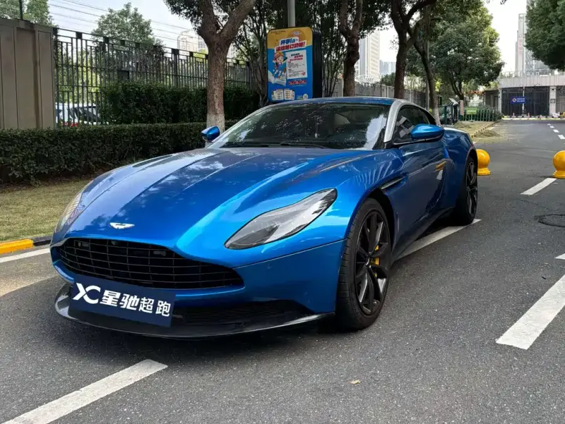 Aston Martin DB11, 2021