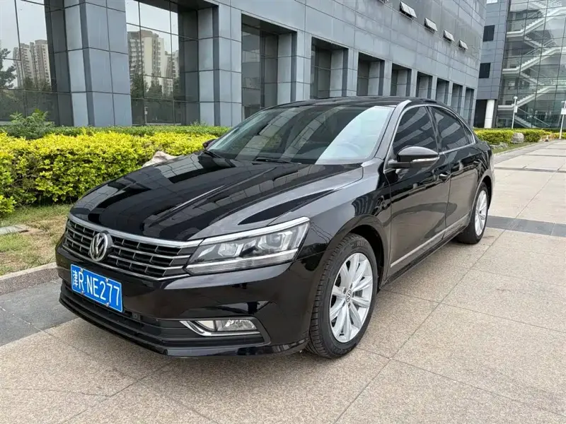 Volkswagen Passat, 2018 — фото 1