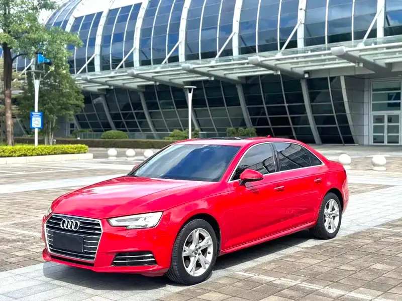 Audi A4L, 2018 — фото 1
