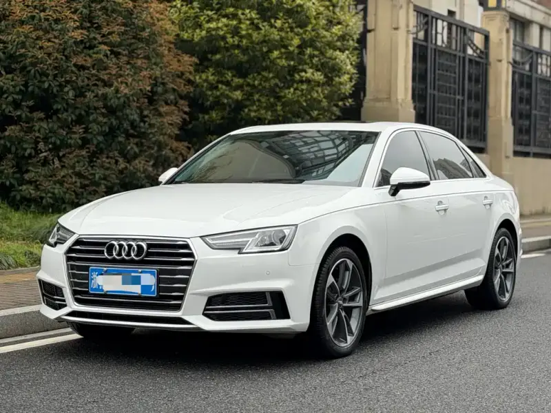 Audi A4L, 2019 — фото 1