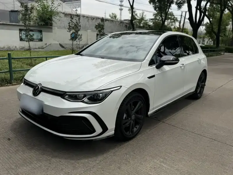 Volkswagen Golf, 2022