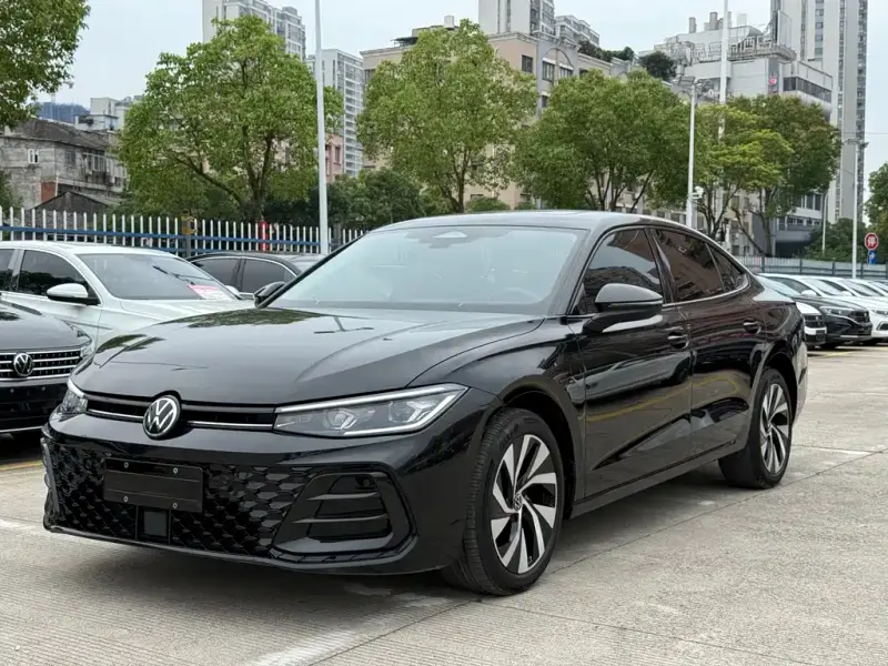 Volkswagen Passat, 2025 — фото 1