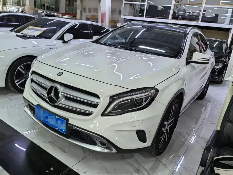 Mercedes-Benz GLA, 2015