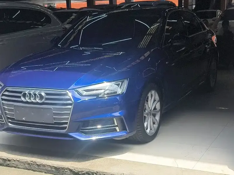 Audi A4L, 2019 — фото 1