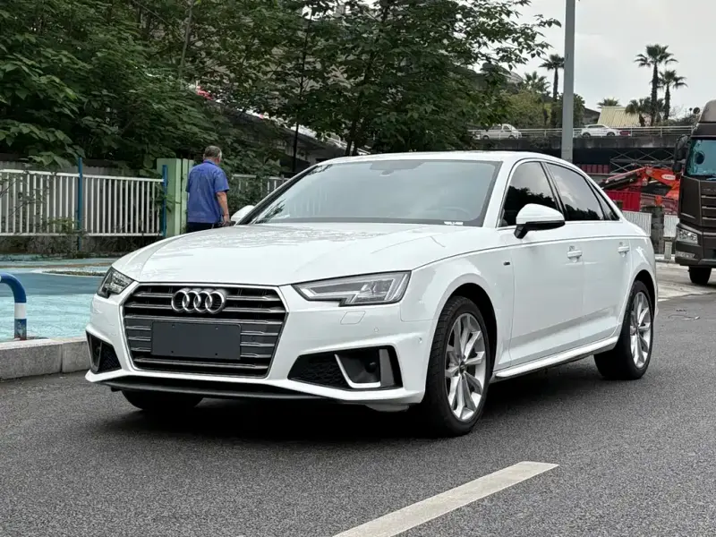 Audi A4L, 2019 — фото 1