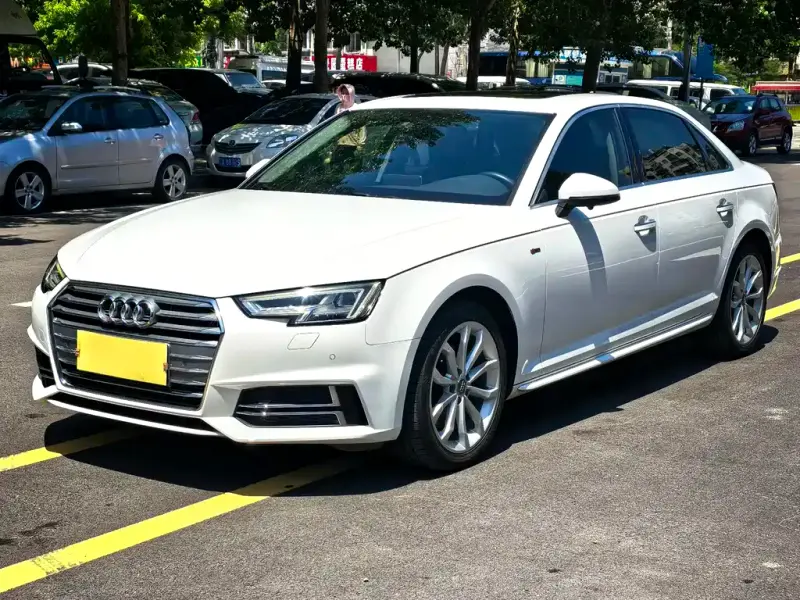 Audi A4L, 2018 — фото 1
