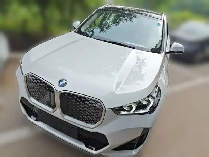 BMW iX1, 2025