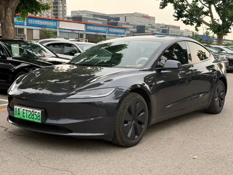 Tesla Model 3, 2025