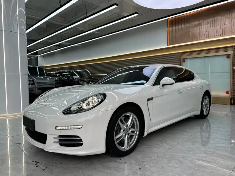 Porsche Panamera, 2015