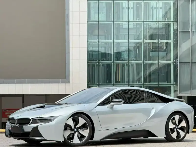 BMW i8, 2016