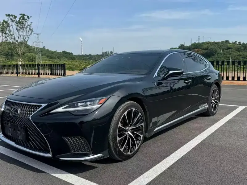 Lexus LS, 2022
