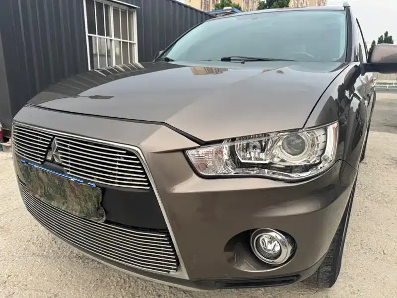 Mitsubishi Outlander (Import), 2012