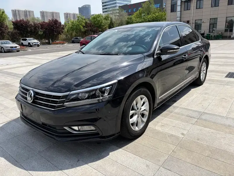 Volkswagen Passat, 2017 — фото 1