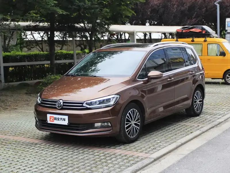 Volkswagen Touran, 2017 — фото 1