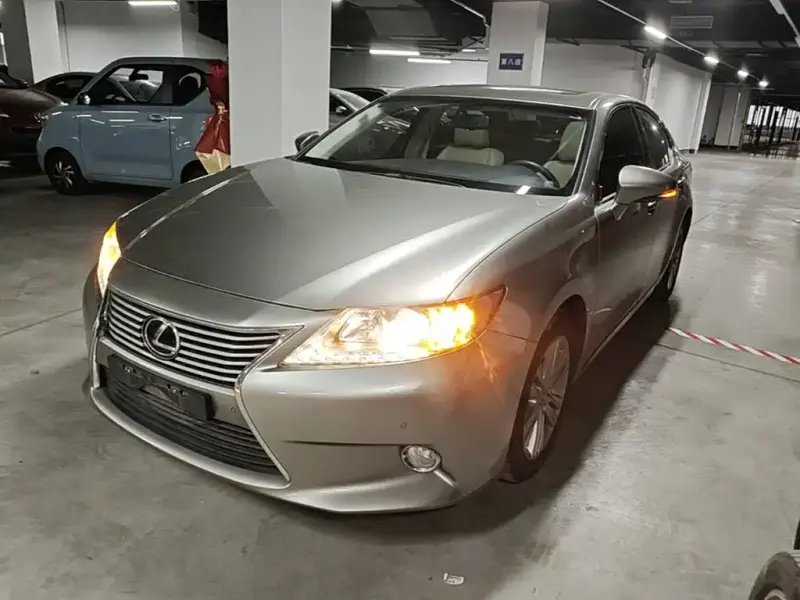 Lexus ES, 2015