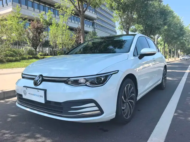 Volkswagen Golf, 2024