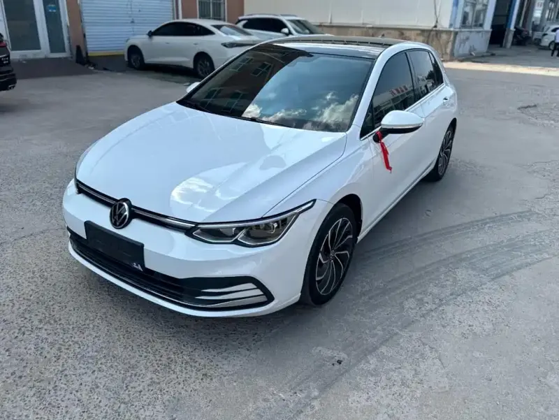 Volkswagen Golf, 2022