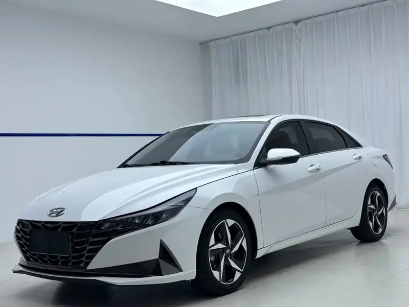 Hyundai Elantra, 2023 — фото 1