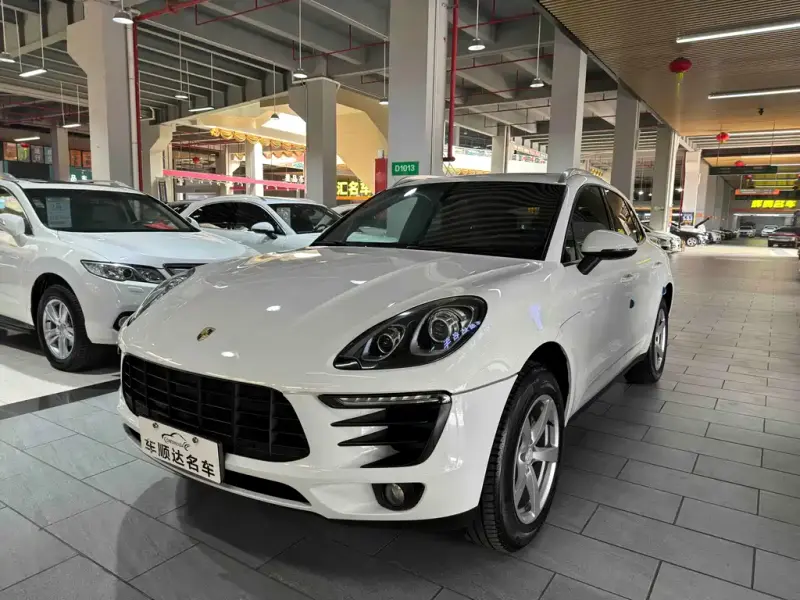 Porsche Macan, 2015
