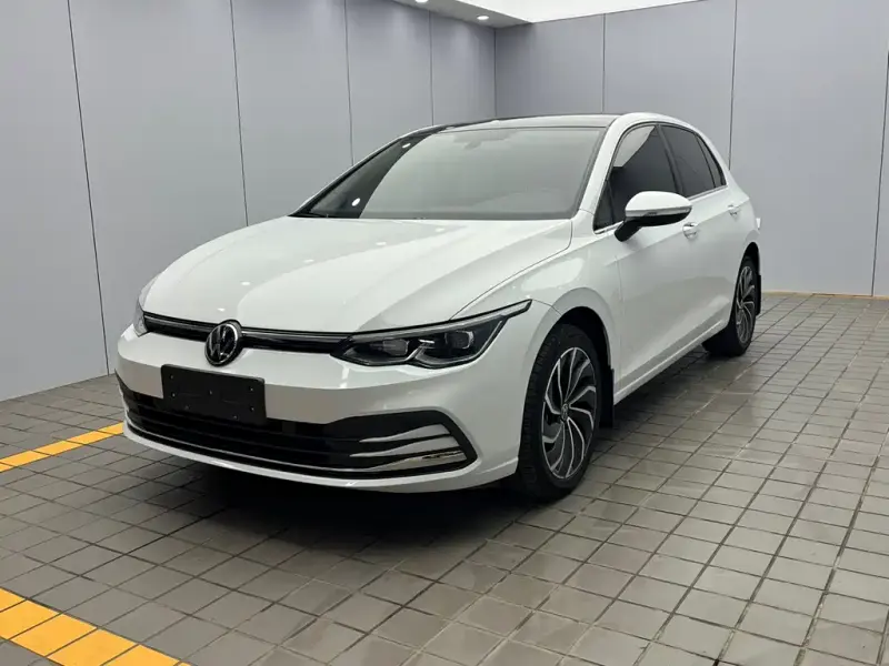Volkswagen Golf, 2022