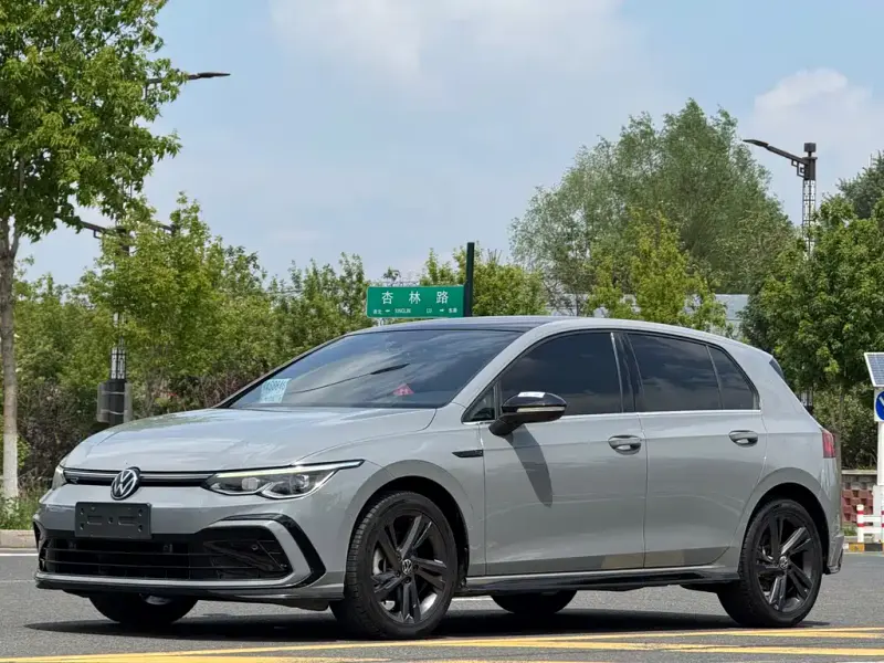 Volkswagen Golf, 2022