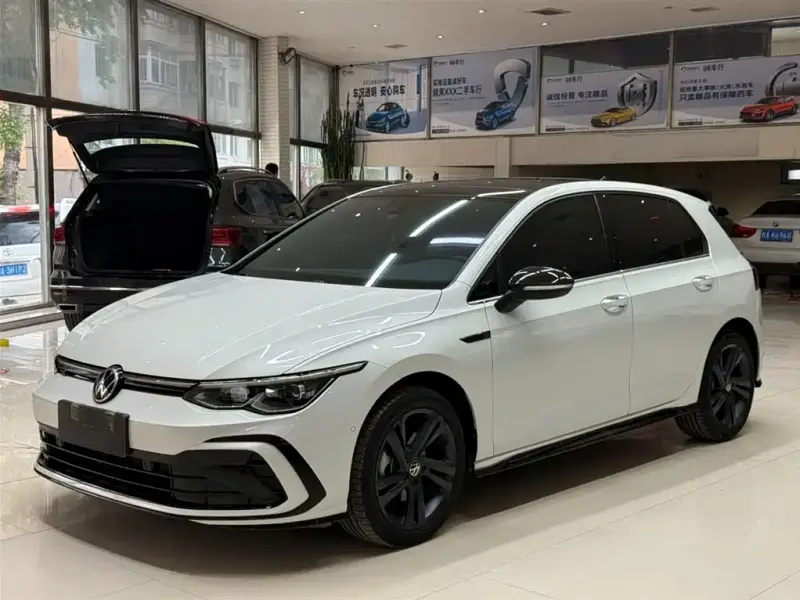 Volkswagen Golf, 2023