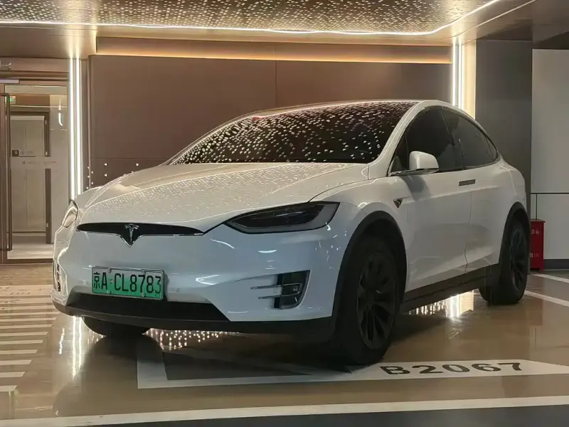Tesla Model X, 2017