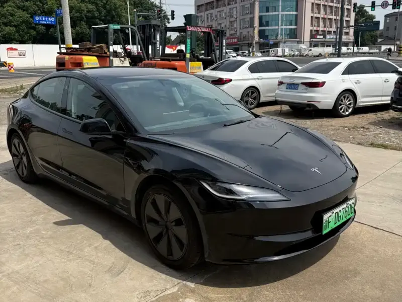 Tesla Model 3, 2025