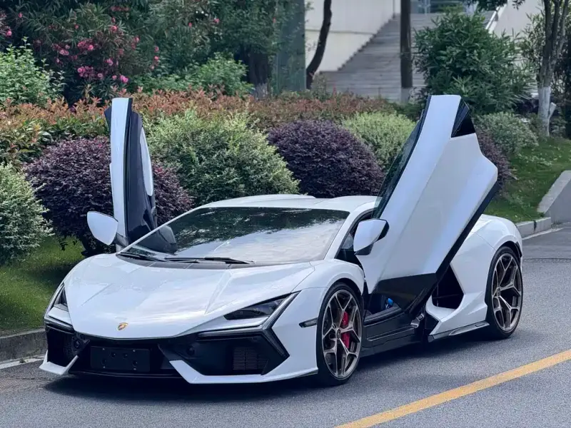 Lamborghini Revuelto, 2025