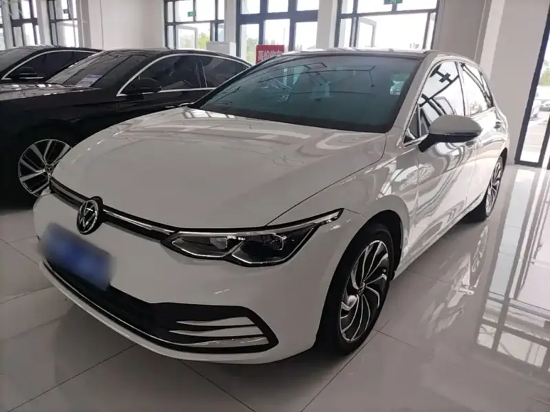 Volkswagen Golf, 2024