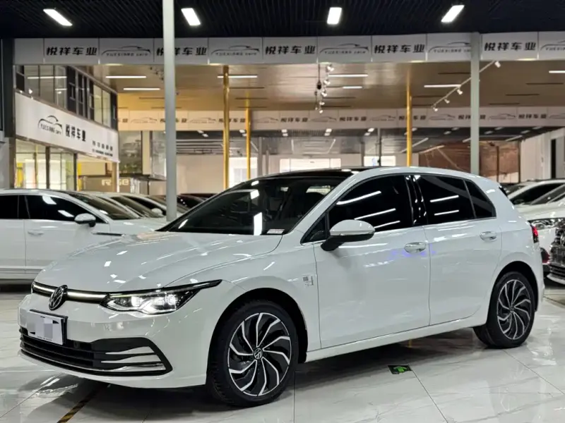 Volkswagen Golf, 2024