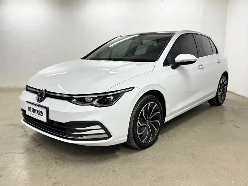 Volkswagen Golf, 2022