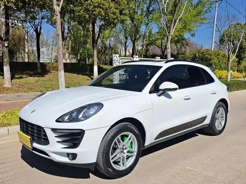 Porsche Macan, 2015