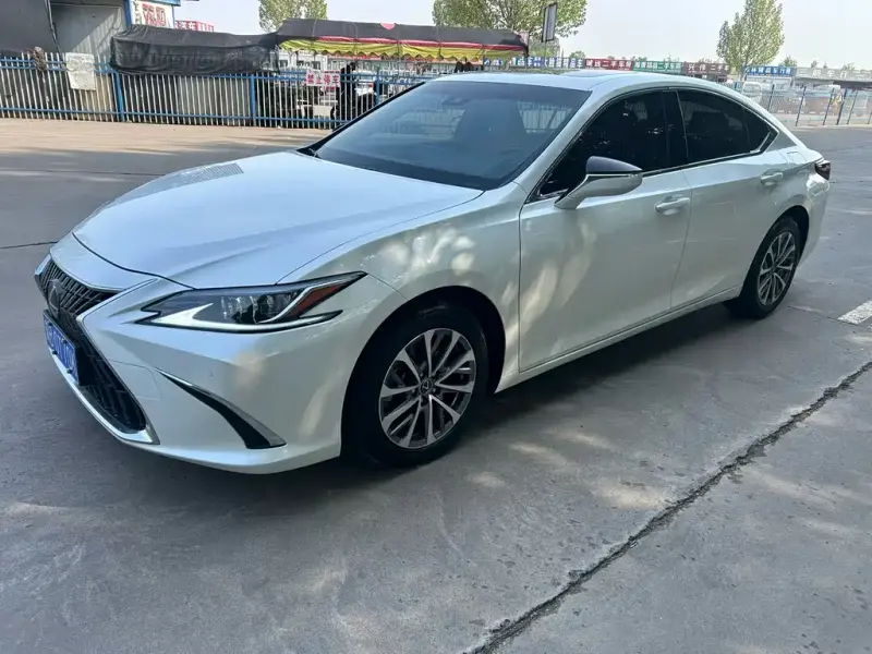 Lexus ES, 2024
