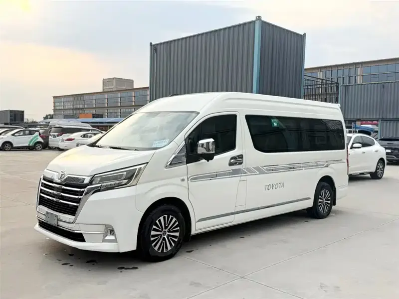Toyota Hiace, 2022