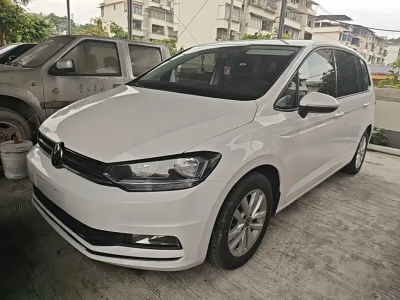 Volkswagen Touran, 2021 — фото 1