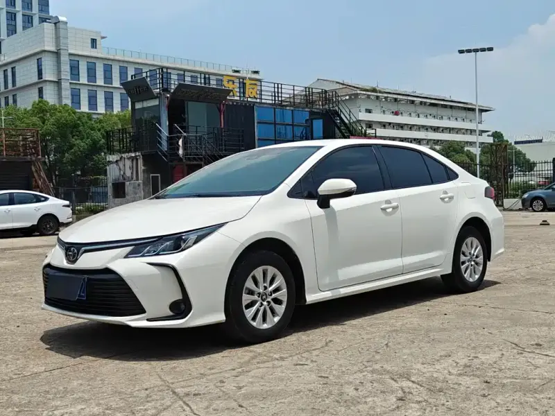 Toyota Corolla, 2022 — фото 1