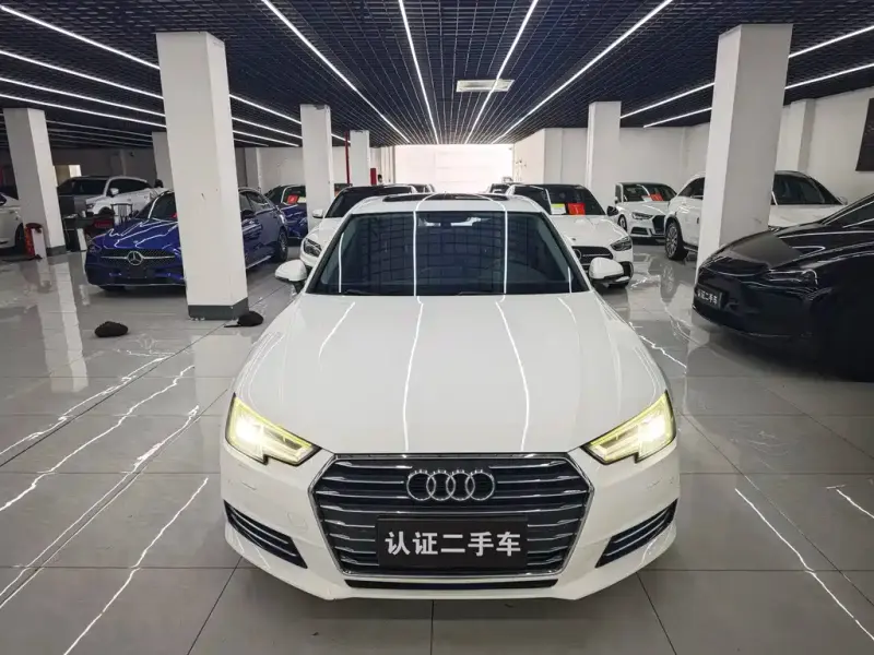 Audi A4L, 2018 — фото 1