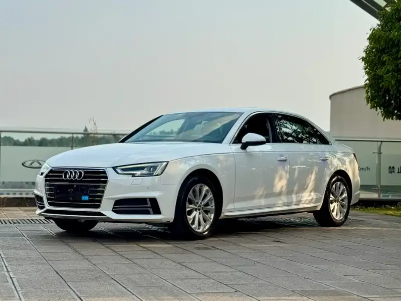 Audi A4L, 2020 — фото 1