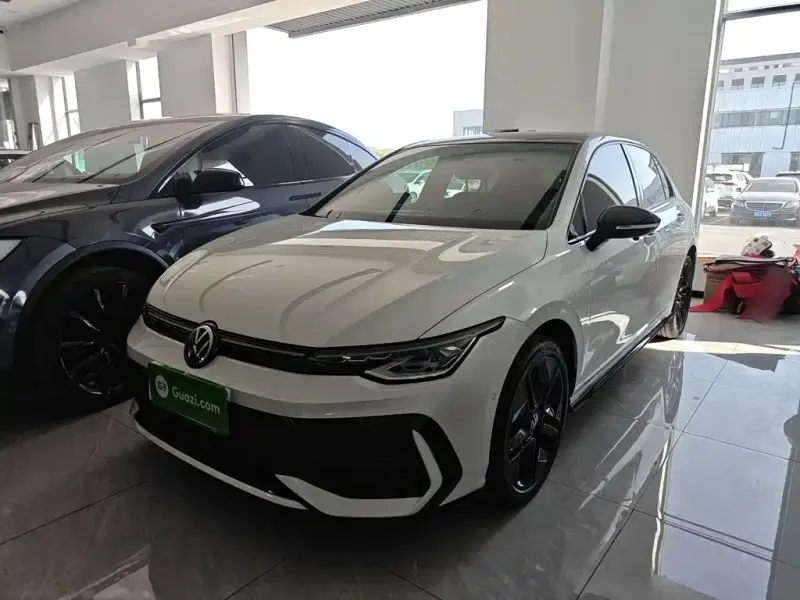 Volkswagen Golf, 2025