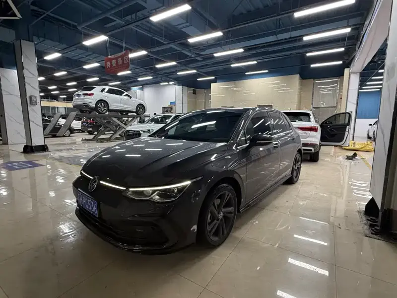 Volkswagen Golf, 2023