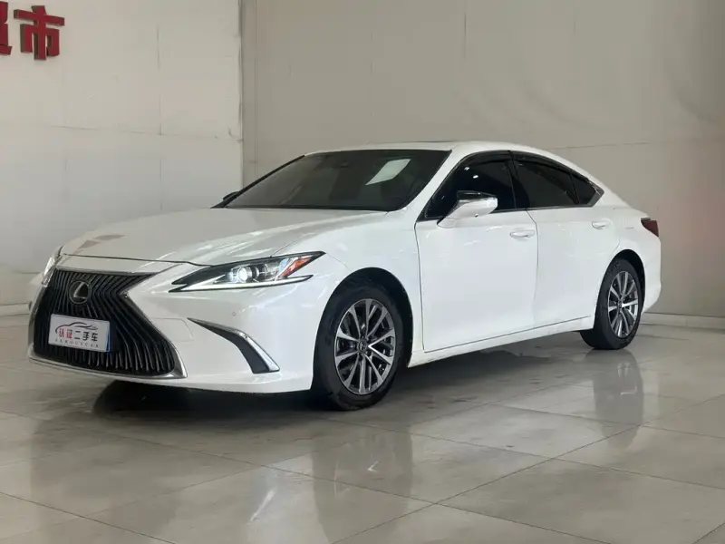 Lexus ES, 2023
