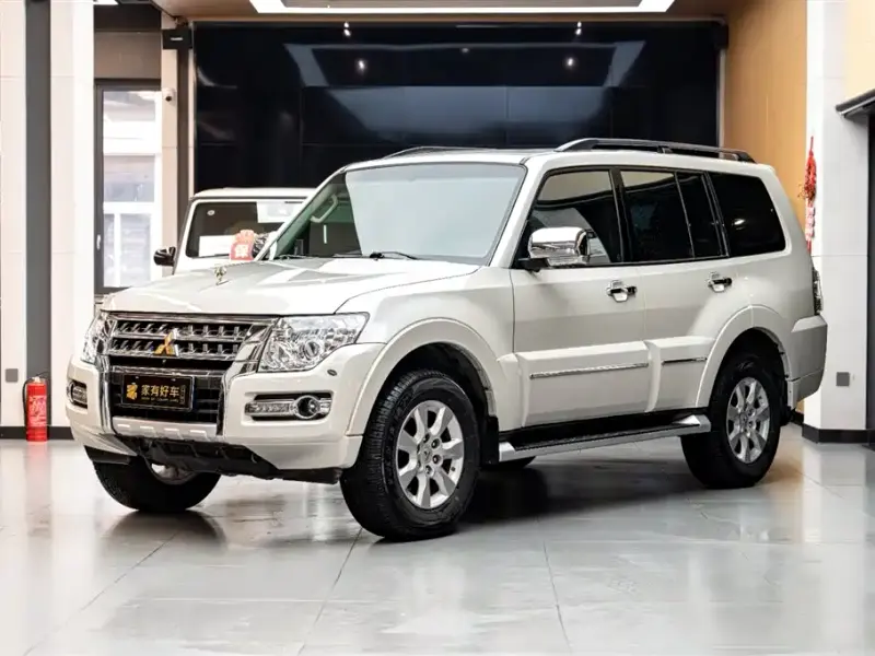 Mitsubishi Pajero (Import), 2026 — фото 1