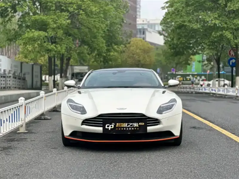 Aston Martin DB11, 2019